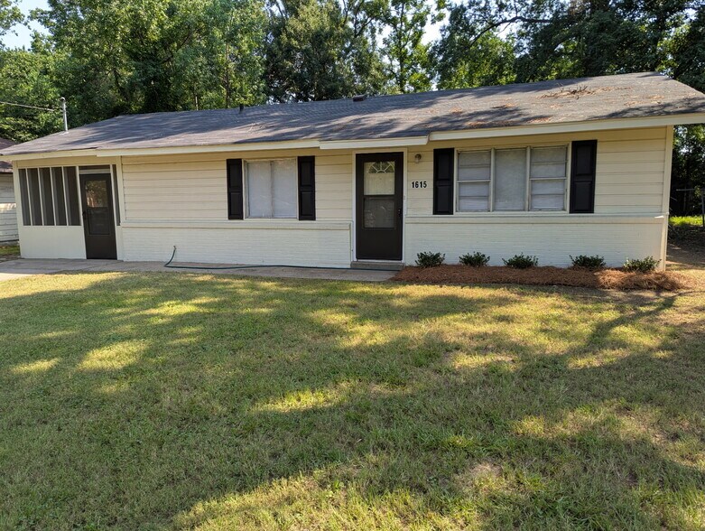 Primary Photo - 1615 Dawnview Ln