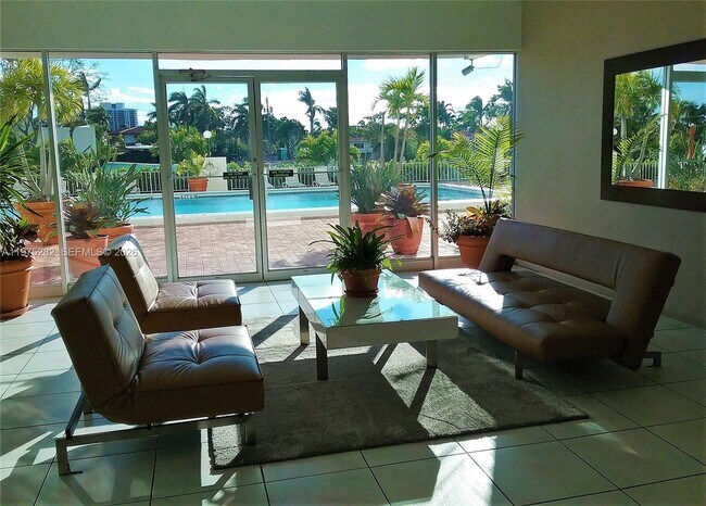 Building Photo - 401 Golden Isles Dr