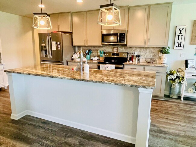 Building Photo - 115 Edgestone Dr.