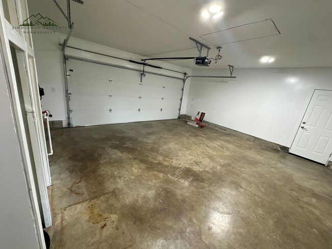 Building Photo - Fully Updated 3 Bedroom 1 Bathroom