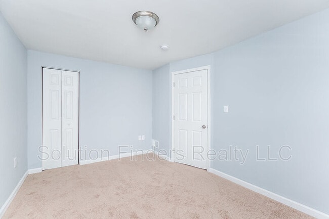 Building Photo - 2032 Kelmore Rd