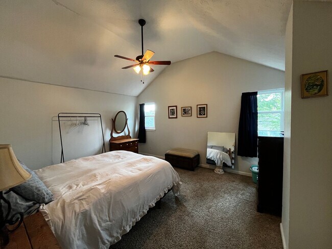 Building Photo - FURNISHED 2-BED w/OFFICE IN SHELBY PARK