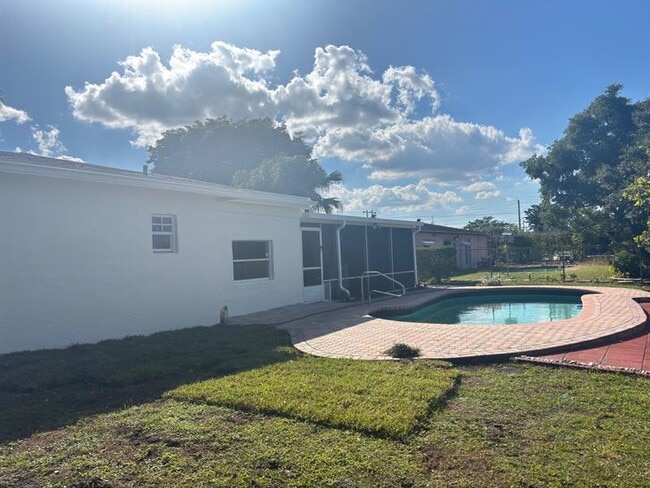 Building Photo - 10935 Gable St