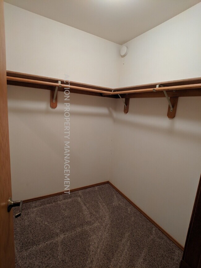 Building Photo - 3 bed 2 bath in Sherwood Village