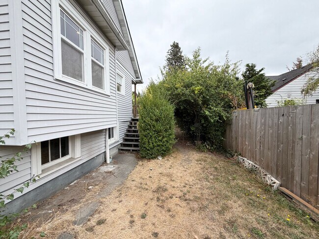 Building Photo - 6706 12th Ave NW