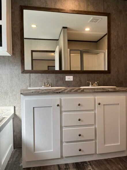 Building Photo - 107 Toledo St