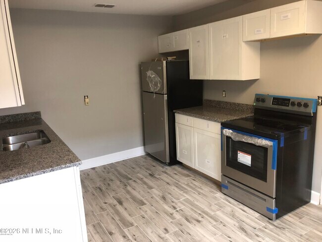 Building Photo - 925 Phillips St