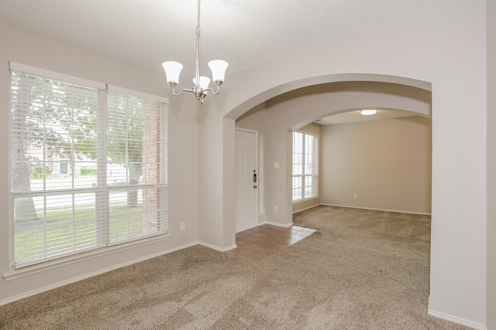 Building Photo - 2504 Frontier Dr