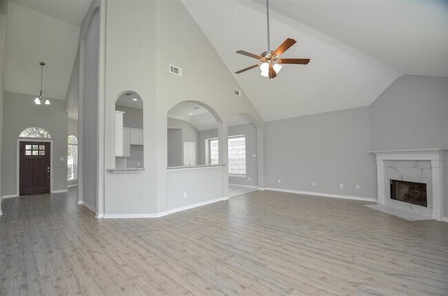 Building Photo - 23751 River Pl Dr