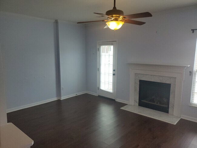 Living room view from galley kitchen entrance. - 42 Gr-Pd-51