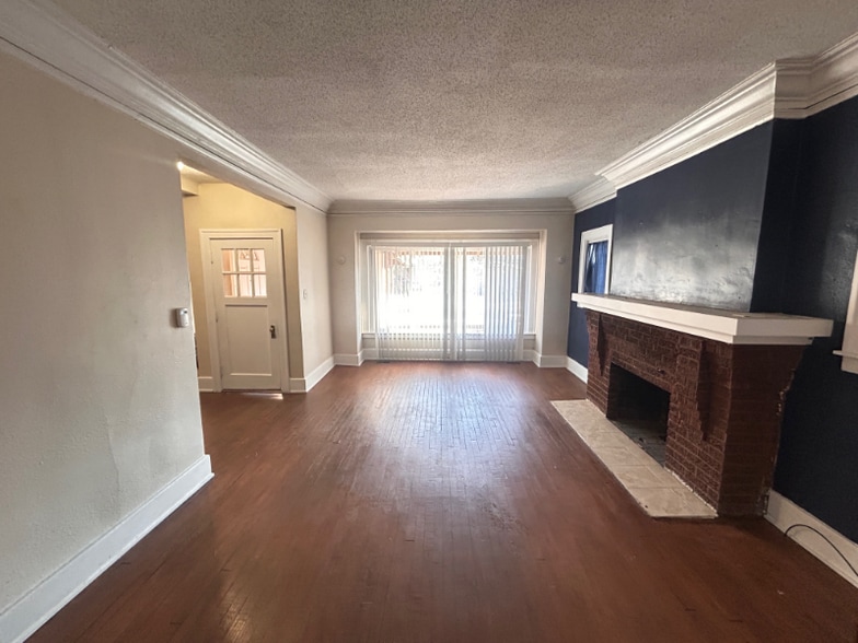 Building Photo - 2454 Virginia Park St