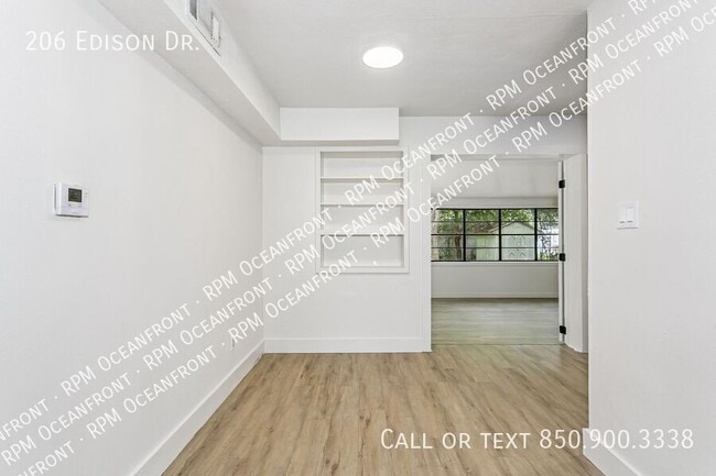 Building Photo - 206 Edison Dr