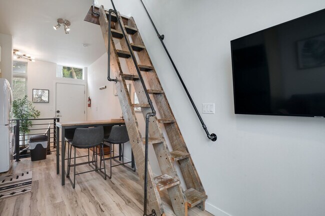 Building Photo - 3843 20th Ave SW