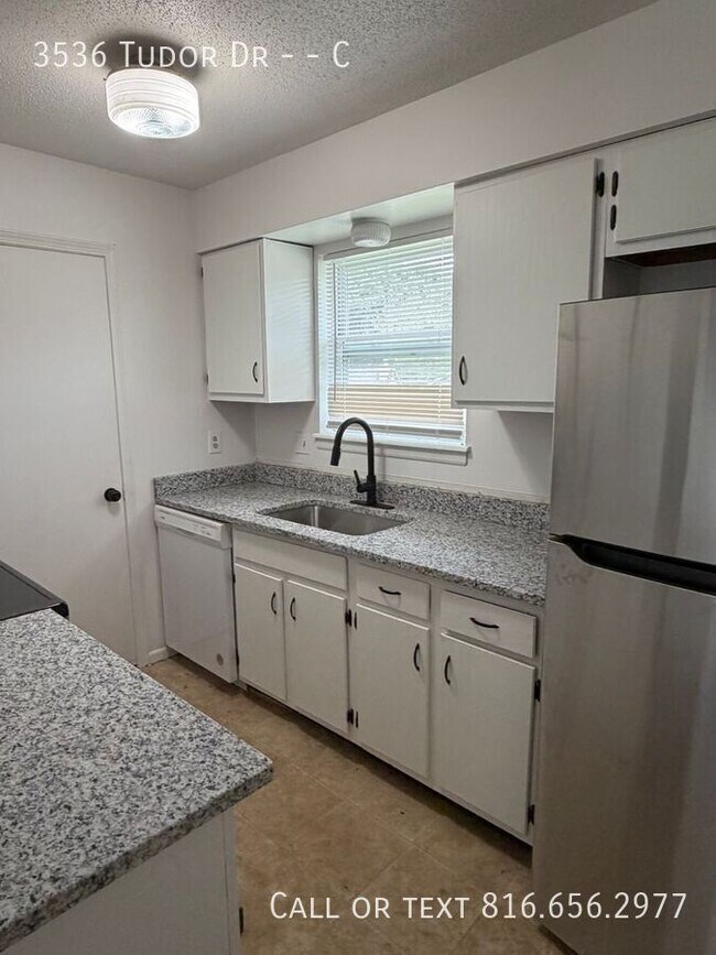 Building Photo - 3536 Tudor Dr