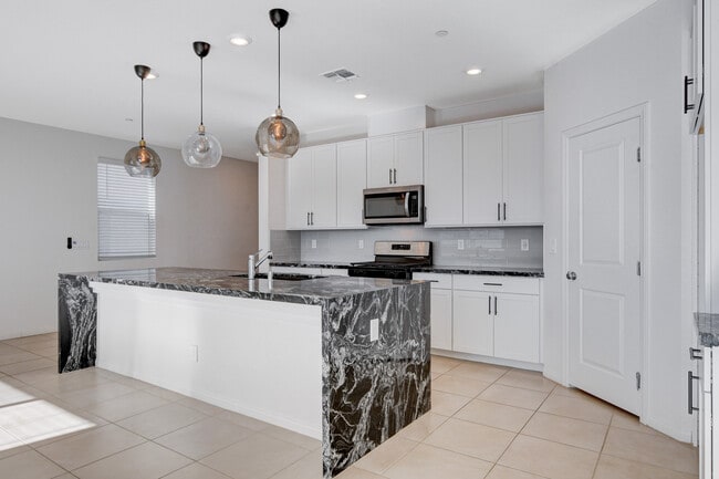 Building Photo - 8439 Vacarez Dr