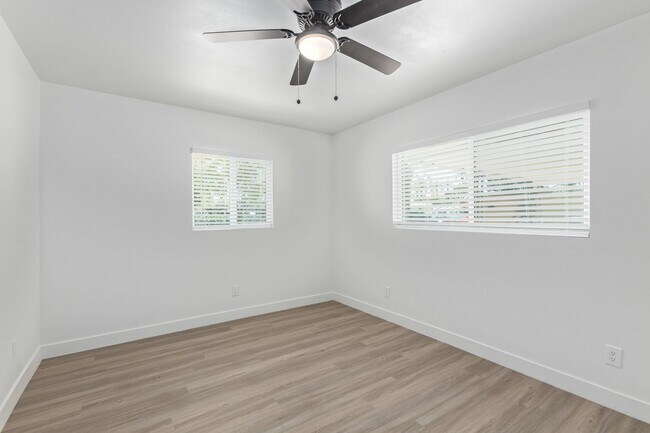 Building Photo - 3 bed | 2 bath Casita Style Home - 1 Mile to ASU!