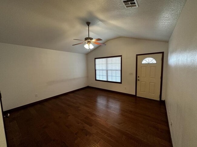 Building Photo - 822 15th St