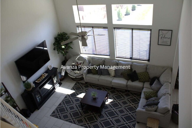 Building Photo - 1 Year Lease 4 Bed  3 Bath  Rent: $2,650 D...