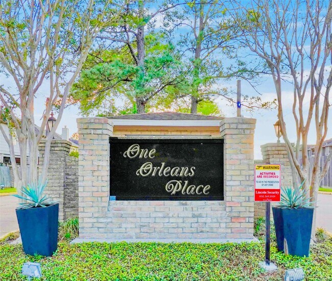 Building Photo - 2800 Jeanetta St