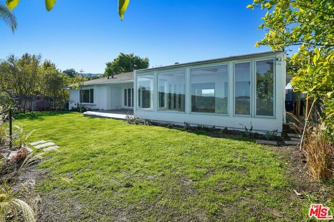 Building Photo - 16210 Bertella Dr