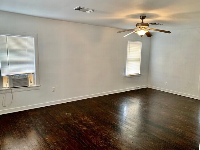 Building Photo - 2016 Dunlavy St