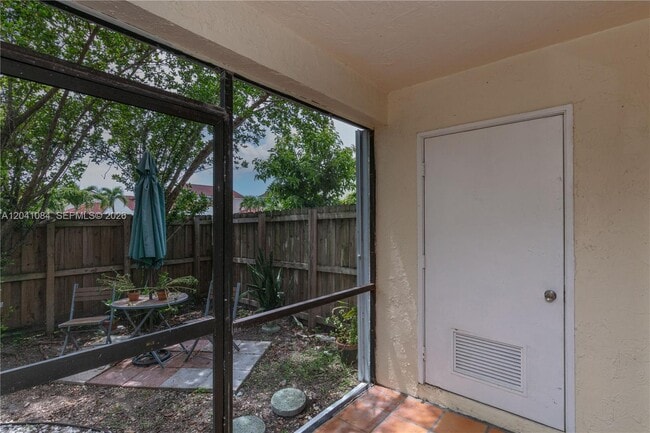 Building Photo - 2513 San Remo Cir