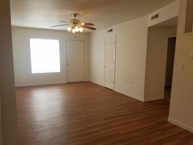 Building Photo - Valleyview Estates Apartments