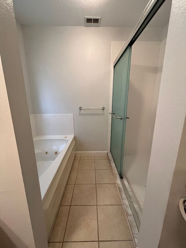 Building Photo - Quiet Home in Pine Lakes Cud-de-sac!!