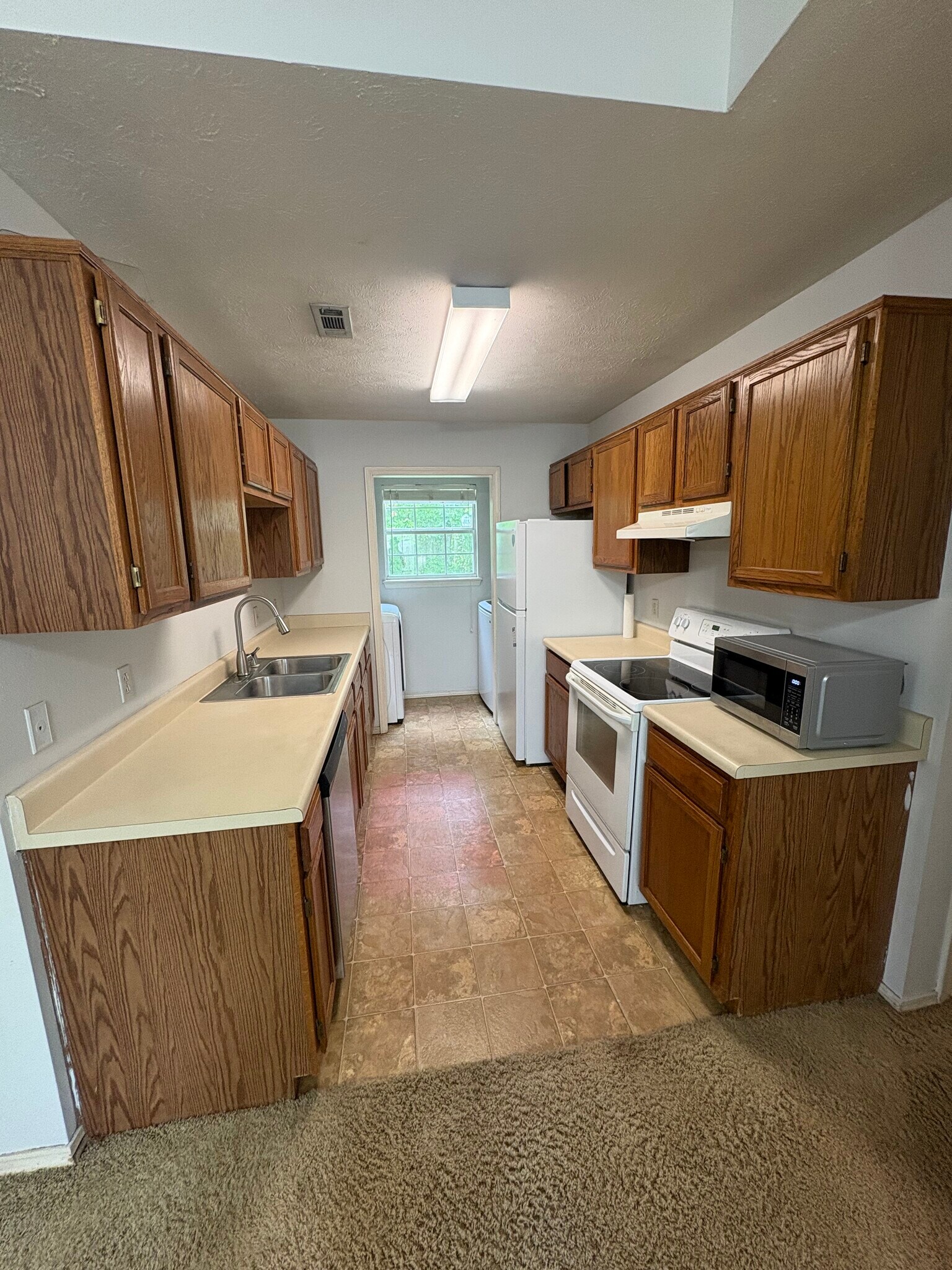 Building Photo - 2041 Wood Tree Ct