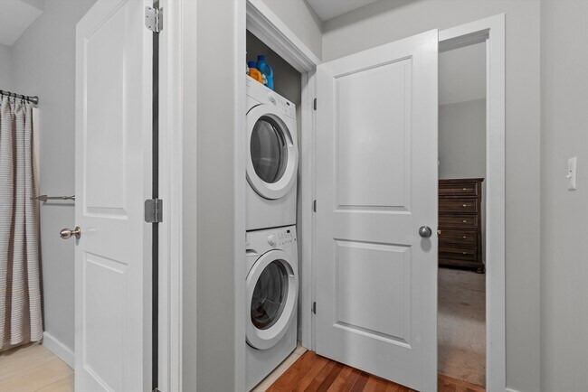 Building Photo - 99 Essex St