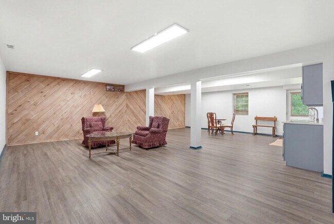 Building Photo - 1316 Heller Dr