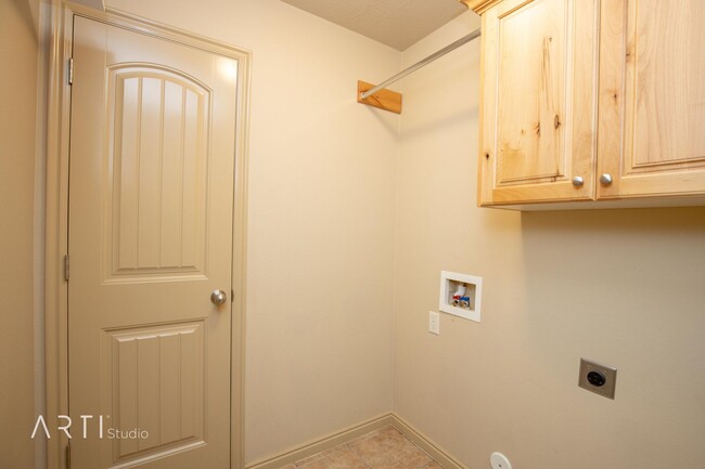 Building Photo - Move in Special 3 Bedroom 2.5 Bathroom In ...