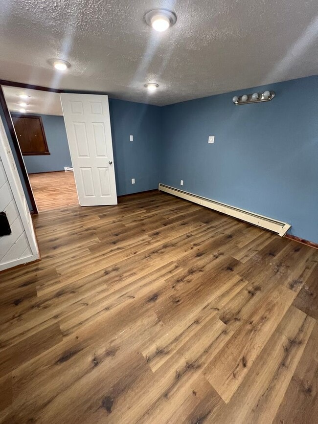 Building Photo - Newly Renovated 3 Bed/1 Bath Single Family...