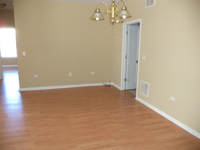 Building Photo - 410 N Carlisle Ct