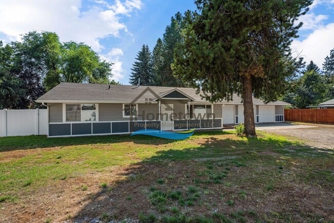 Building Photo - 3 Bedroom Home with Attached 3-Bay Garage ...