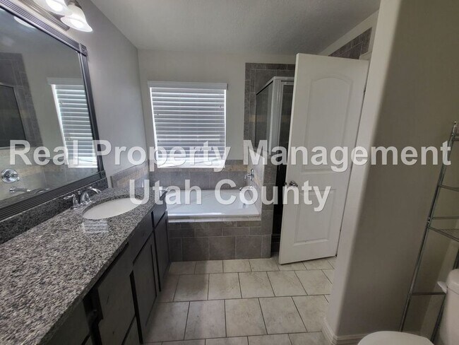 Building Photo - 998 S 960 E