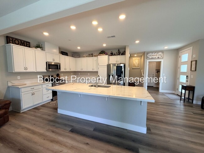 Building Photo - Stylish Corner Lot Townhome with No Rear Neighbors