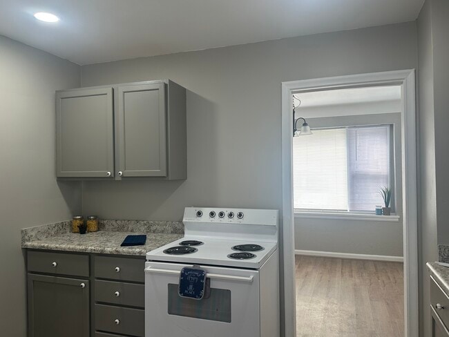 Building Photo - Three bedroom house with garage