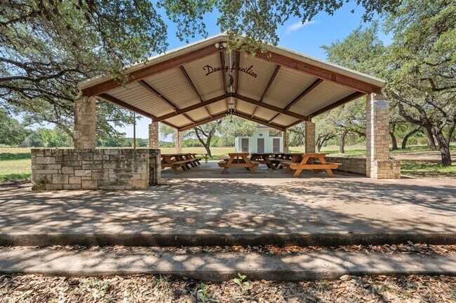 Building Photo - 700 Rogart Dr