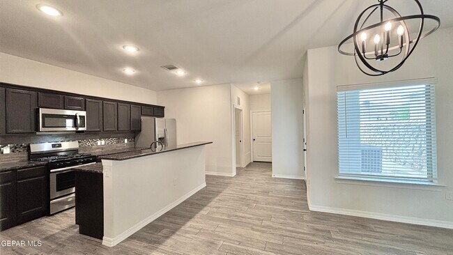Building Photo - 6561 Hoop St