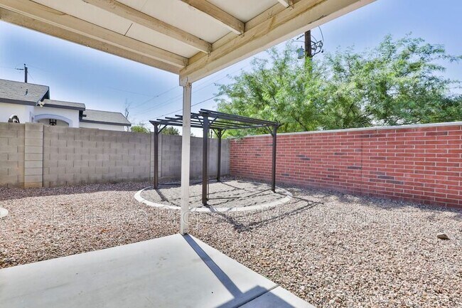 Building Photo - 5119 S 11th Pl