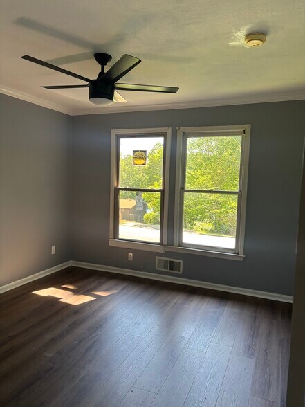 Building Photo - 1311 Lakeshore Cir