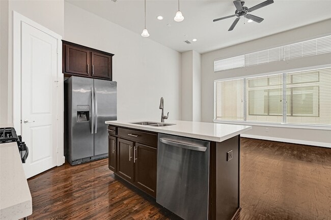 Building Photo - 72 N Hutcheson St