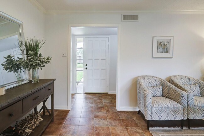 Building Photo - 2330 Willowby Dr