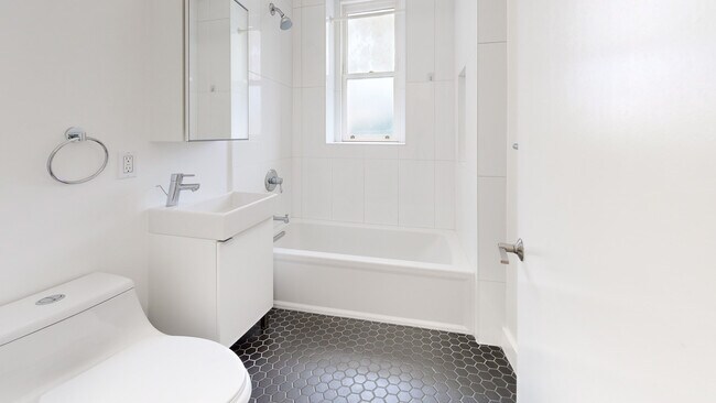 Building Photo - 17 Hermann St