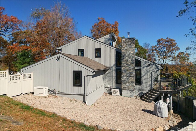 Building Photo - 26 Summit Cir Dr