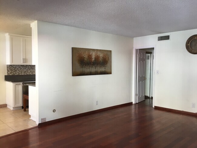 Living - 5400 Newcastle Ave