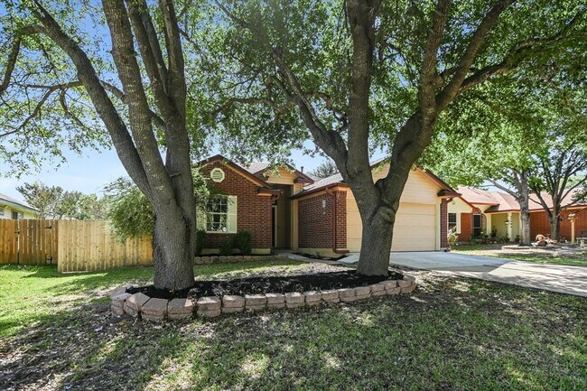 Building Photo - 906 Iris Dr