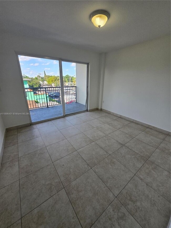 Building Photo - 2647 NW 25th Ave