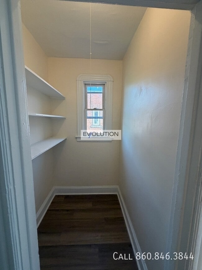 Building Photo - 906-908 Park St-3E